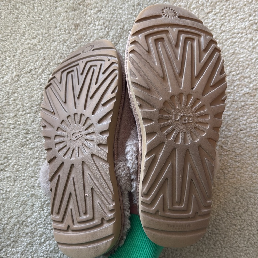 Ugg Slippers - Picture 5 of 5
